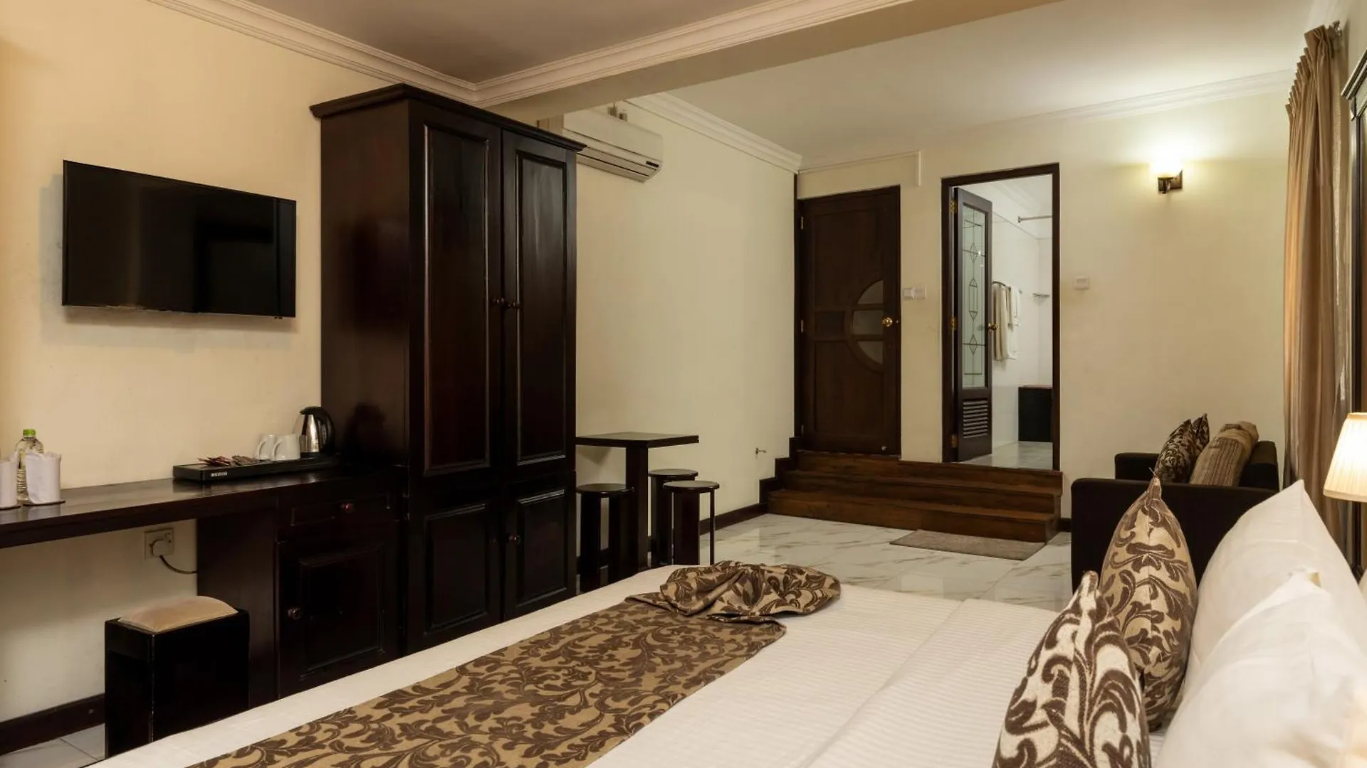 Cafe Aroma Inn Kandy Hotel