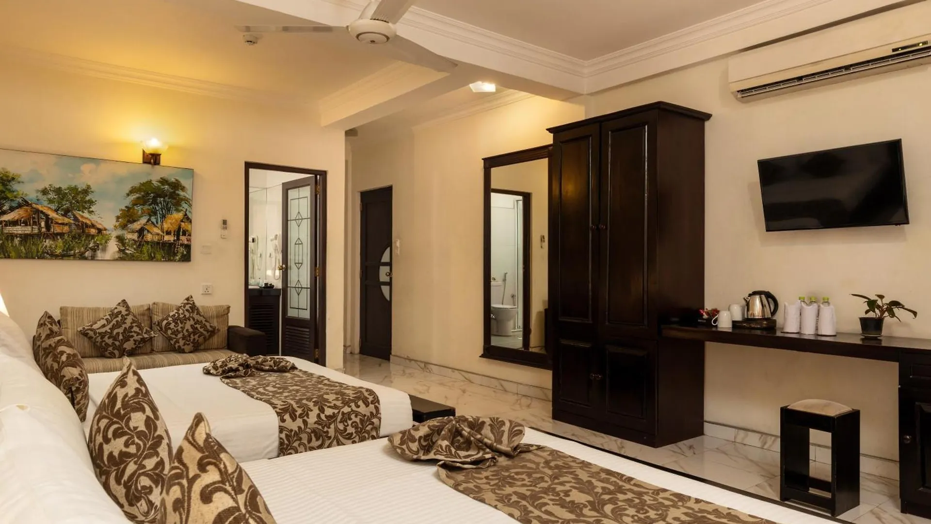 Hotel Cafe Aroma Inn Kandy