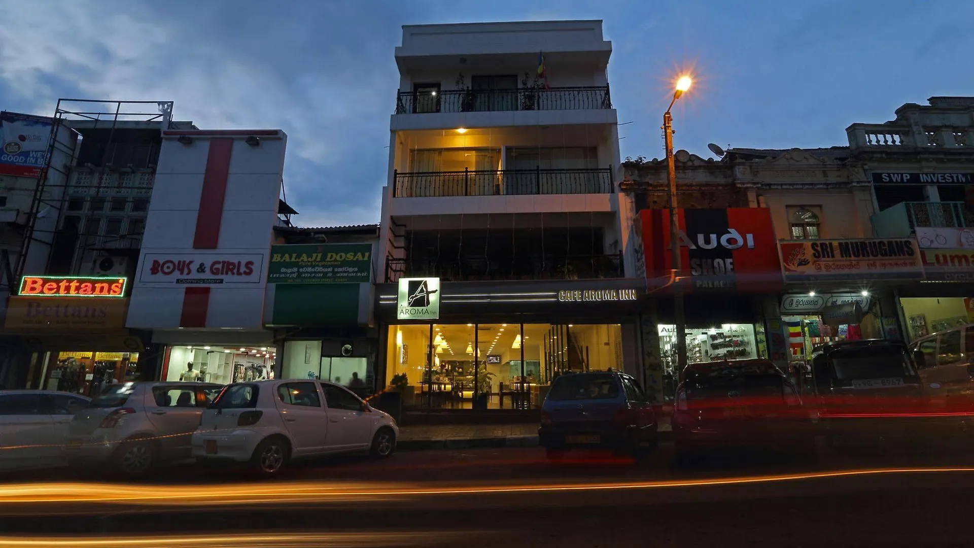 Cafe Aroma Inn Kandy Hotel